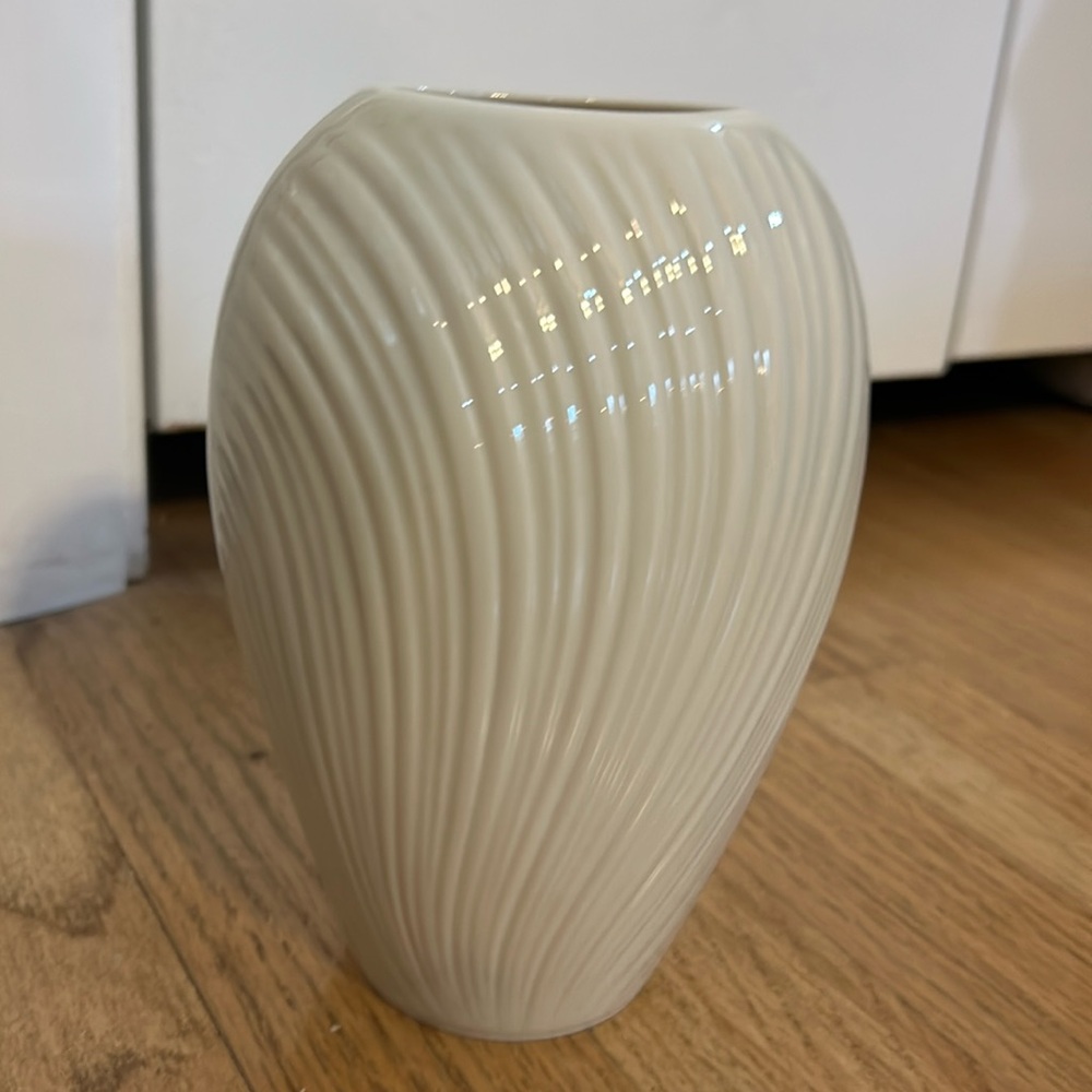 Lenox Vase 6”